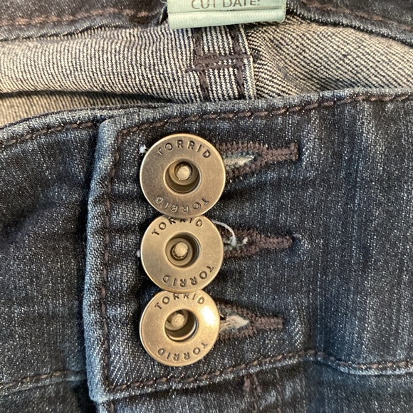 Torrid dark wash high-rise stretchy jeggings, size 20t - Picture 3 of 13